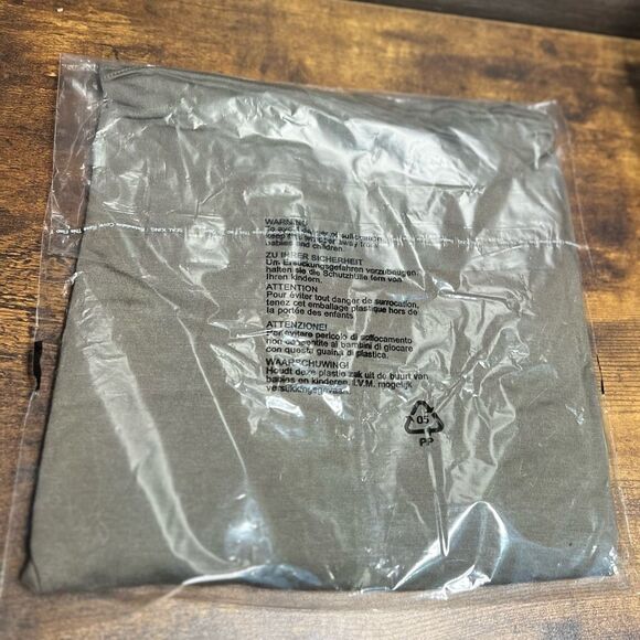 Boohoo Plunge Neck Drape Long Sleeved Top in Olive, AU Size 4, Us 2/Small. NWT! - Picture 7 of 9